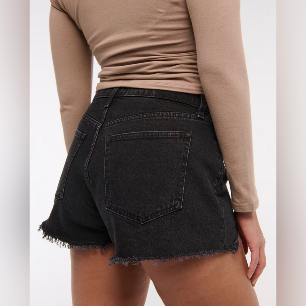 Abercrombie & Fitch | Curve Love High Rise Mom Shorts | Black | 26 (2)